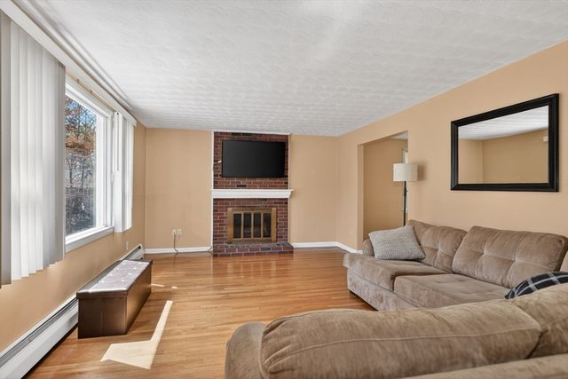 3 Marie Cir, Burlington, MA 01803