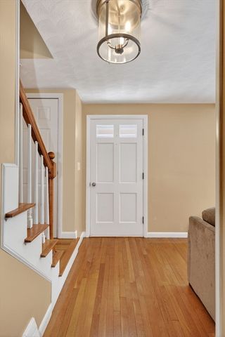 3 Marie Cir, Burlington, MA 01803