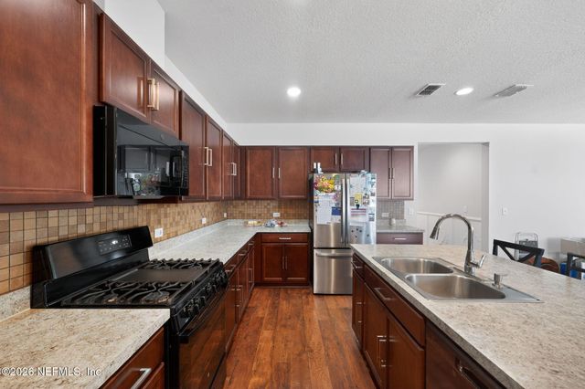 2057 AMBERLY Drive, Middleburg, FL 32068