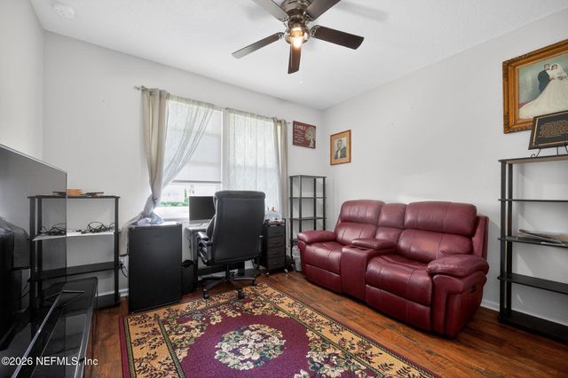 2057 AMBERLY Drive, Middleburg, FL 32068