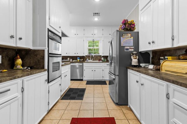 234 El Dorado Drive, Livingston, TX 77351