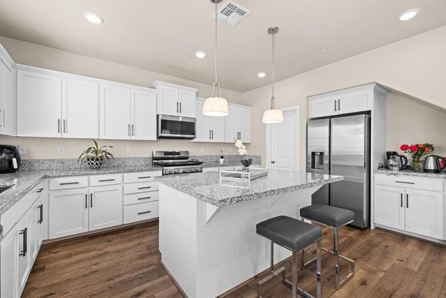 7065 Lakehaven Dr, Roseville, CA 95747