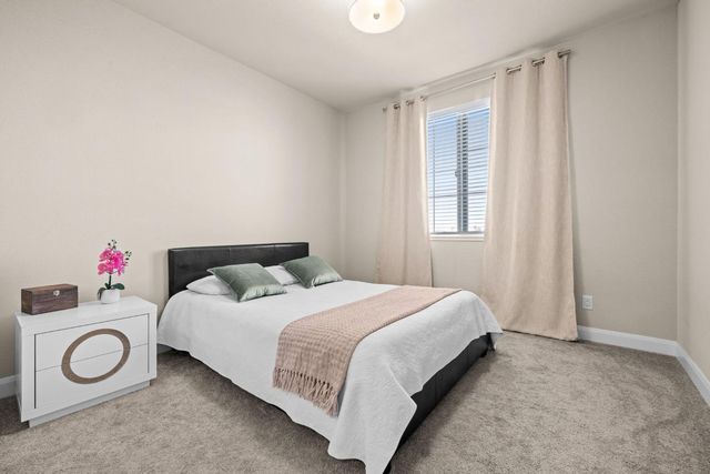 7065 Lakehaven Dr, Roseville, CA 95747