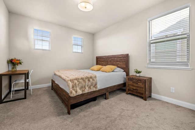 7065 Lakehaven Dr, Roseville, CA 95747