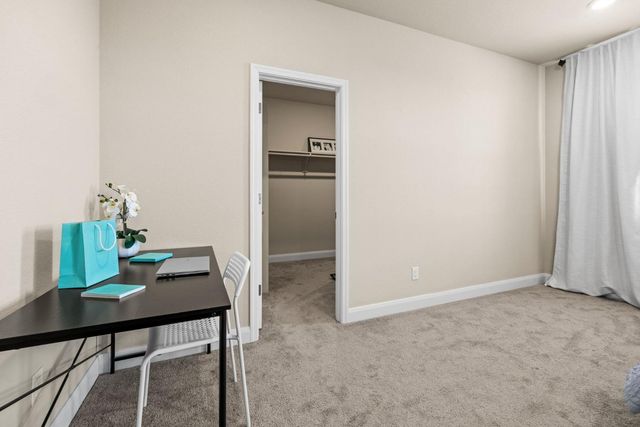 7065 Lakehaven Dr, Roseville, CA 95747