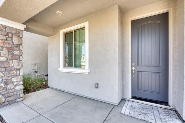 7065 Lakehaven Dr, Roseville, CA 95747