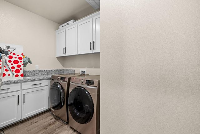 7065 Lakehaven Dr, Roseville, CA 95747