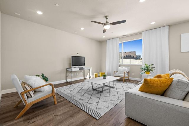 7065 Lakehaven Dr, Roseville, CA 95747