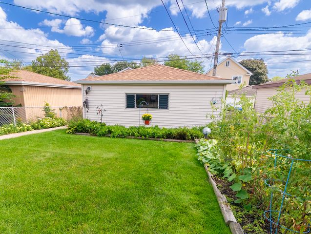 7433 N Octavia Avenue, Chicago, IL 60631