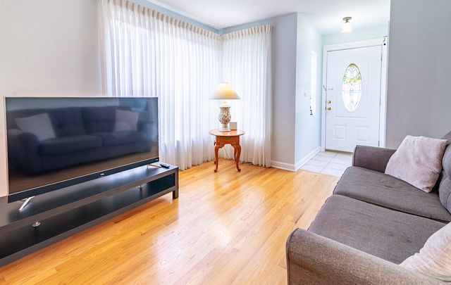 7433 N Octavia Avenue, Chicago, IL 60631