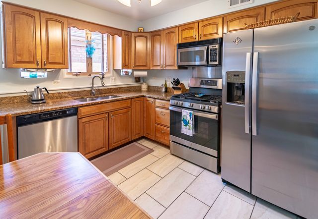 7433 N Octavia Avenue, Chicago, IL 60631