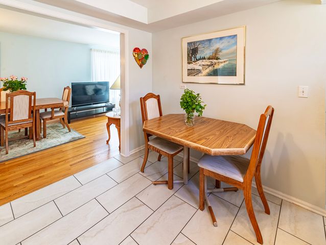 7433 N Octavia Avenue, Chicago, IL 60631