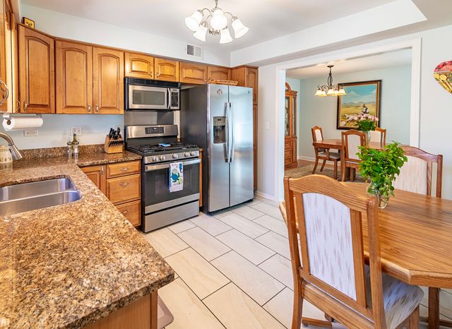 7433 N Octavia Avenue, Chicago, IL 60631