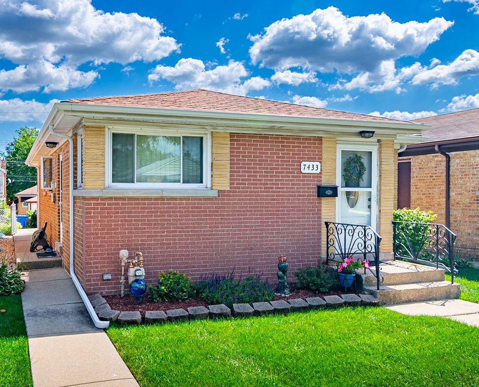 7433 N Octavia Avenue, Chicago, IL 60631