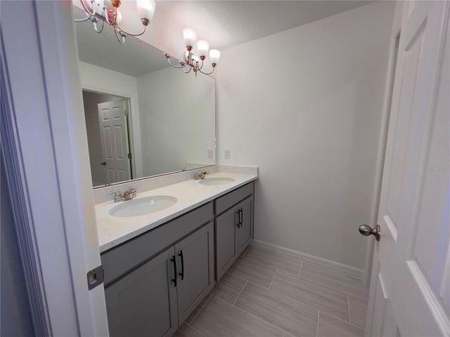 490 THOMPSON VILLAGE AVENUE, Apopka, FL 32703