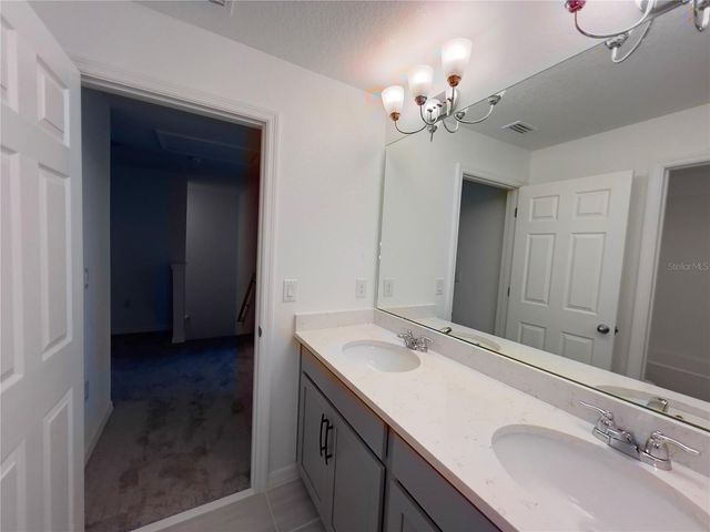 490 THOMPSON VILLAGE AVENUE, Apopka, FL 32703