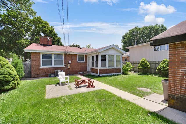 124 Sawyer Avenue, La Grange, IL 60525
