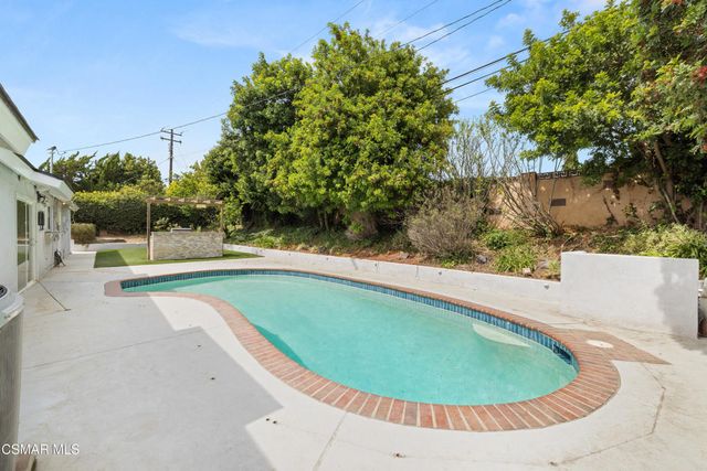 3 Avenida De Las Flores, Thousand Oaks, CA 91360