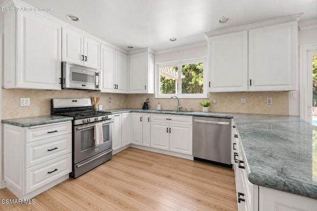 3 Avenida De Las Flores, Thousand Oaks, CA 91360