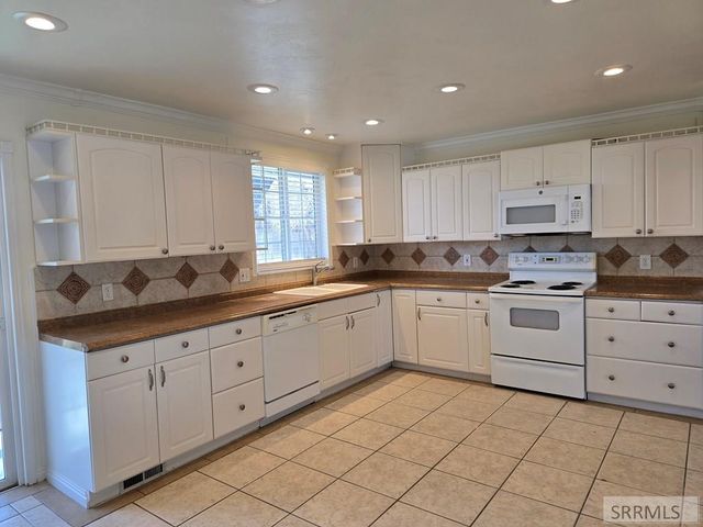 1571 Stanger Drive, Idaho Falls, ID 83404