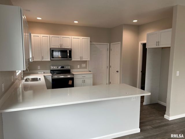 910 E Heights Avenue, Taylorville, IL 62568