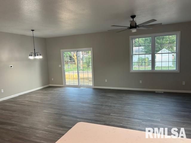 910 E Heights Avenue, Taylorville, IL 62568