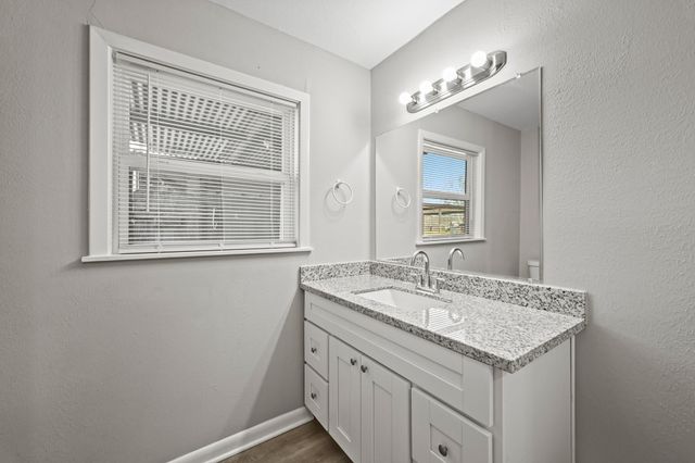 605 West Avenue, Pasadena, TX 77502