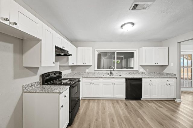 605 West Avenue, Pasadena, TX 77502