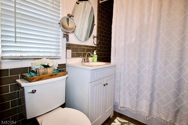 22 Warren Rd, Fair Lawn Boro, NJ 07410