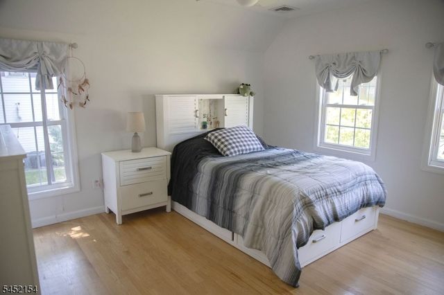 22 Warren Rd, Fair Lawn Boro, NJ 07410