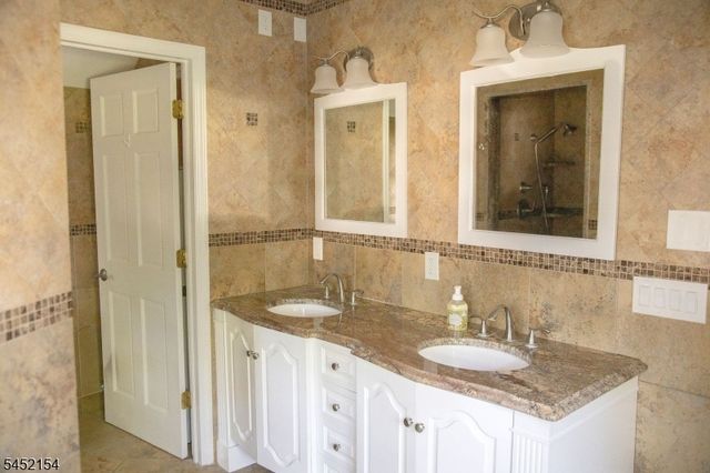 22 Warren Rd, Fair Lawn Boro, NJ 07410