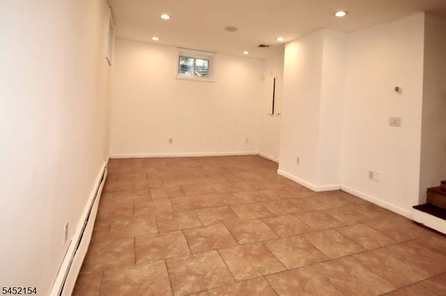 22 Warren Rd, Fair Lawn Boro, NJ 07410