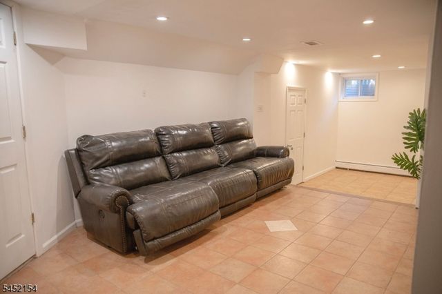 22 Warren Rd, Fair Lawn Boro, NJ 07410