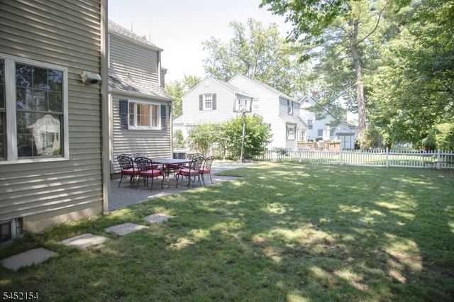 22 Warren Rd, Fair Lawn Boro, NJ 07410