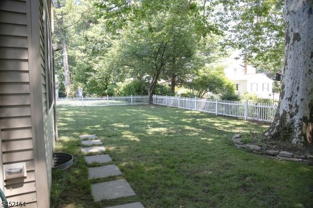 22 Warren Rd, Fair Lawn Boro, NJ 07410
