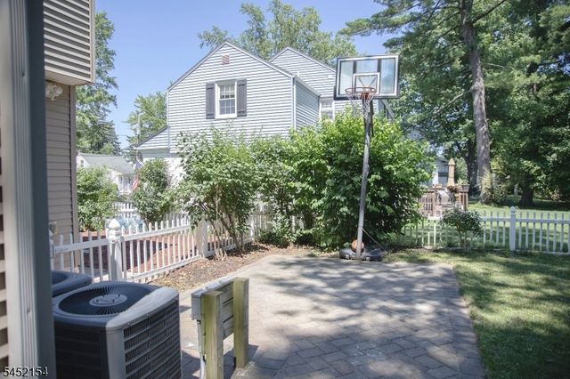 22 Warren Rd, Fair Lawn Boro, NJ 07410