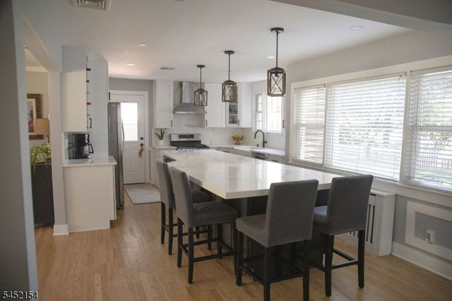 22 Warren Rd, Fair Lawn Boro, NJ 07410