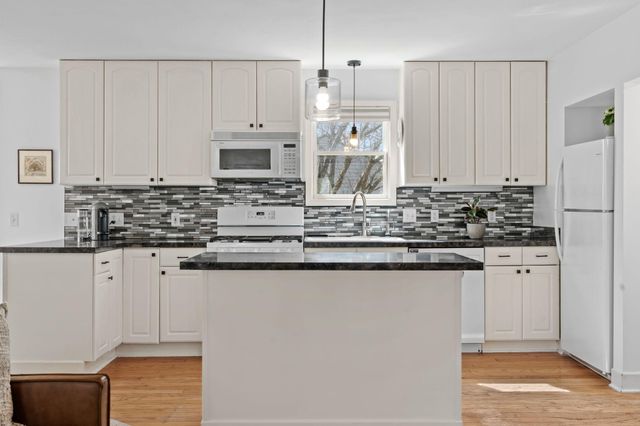 336 18th Avenue N, Hopkins, MN 55343