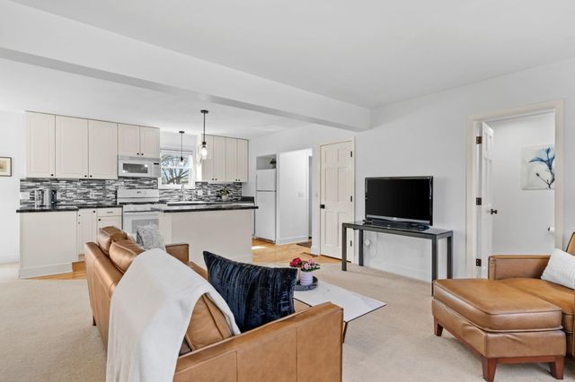 336 18th Avenue N, Hopkins, MN 55343