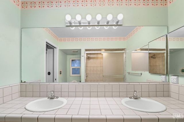 4621 McGinnis Street, Bakersfield, CA 93308