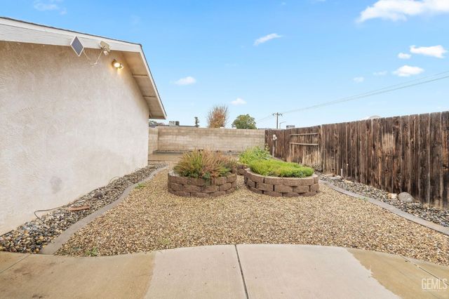 4621 McGinnis Street, Bakersfield, CA 93308