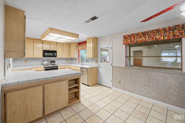 4621 McGinnis Street, Bakersfield, CA 93308