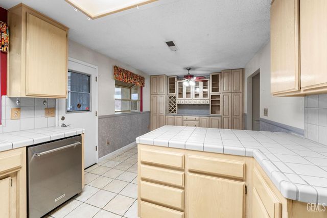 4621 McGinnis Street, Bakersfield, CA 93308