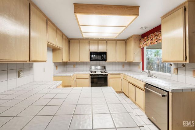 4621 McGinnis Street, Bakersfield, CA 93308