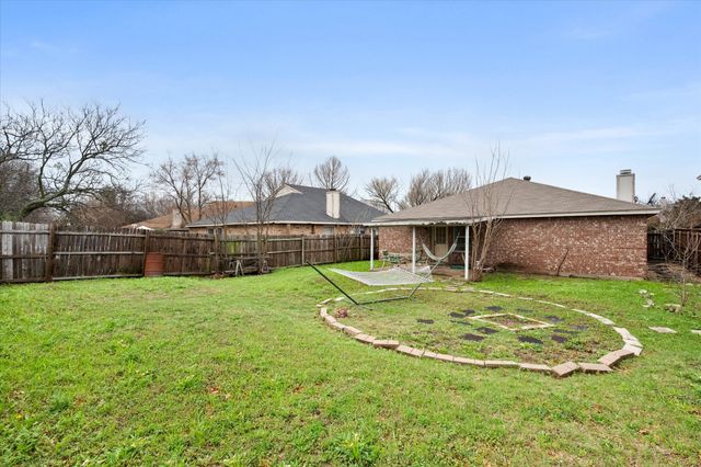 649 Blueberry Hill Lane, Mansfield, TX 76063