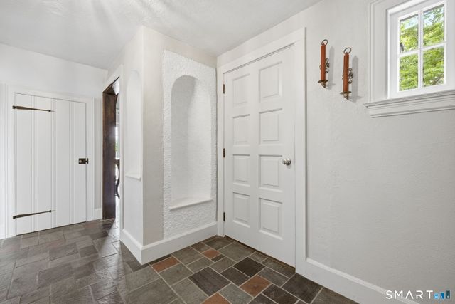 31 Higley Road, Granby, CT 06090