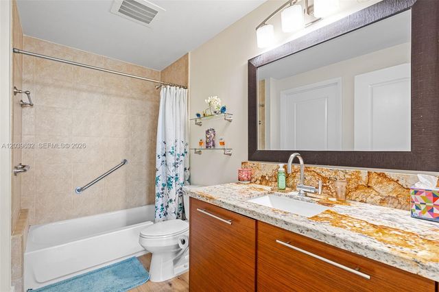 2641 N Flamingo Rd 304N, Sunrise, FL 33323