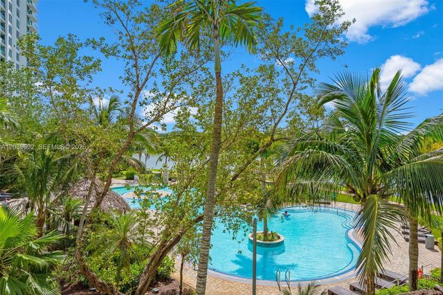 2641 N Flamingo Rd 304N, Sunrise, FL 33323