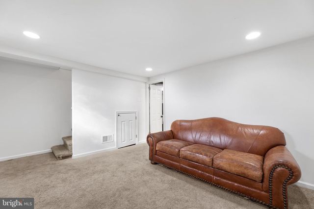 1451 W END DR, Philadelphia, PA 19151