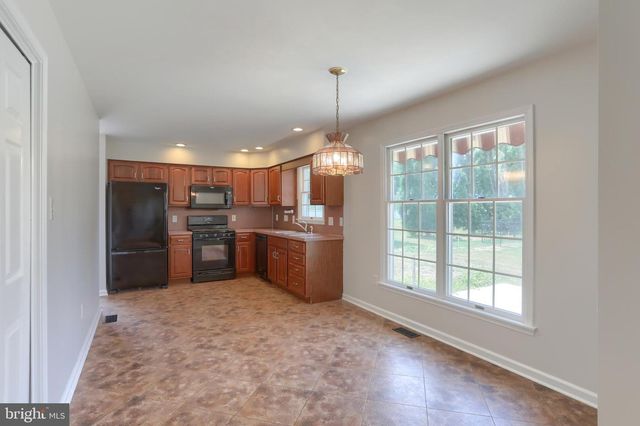 1 SWEET ARROW DR, Hummelstown, PA 17036